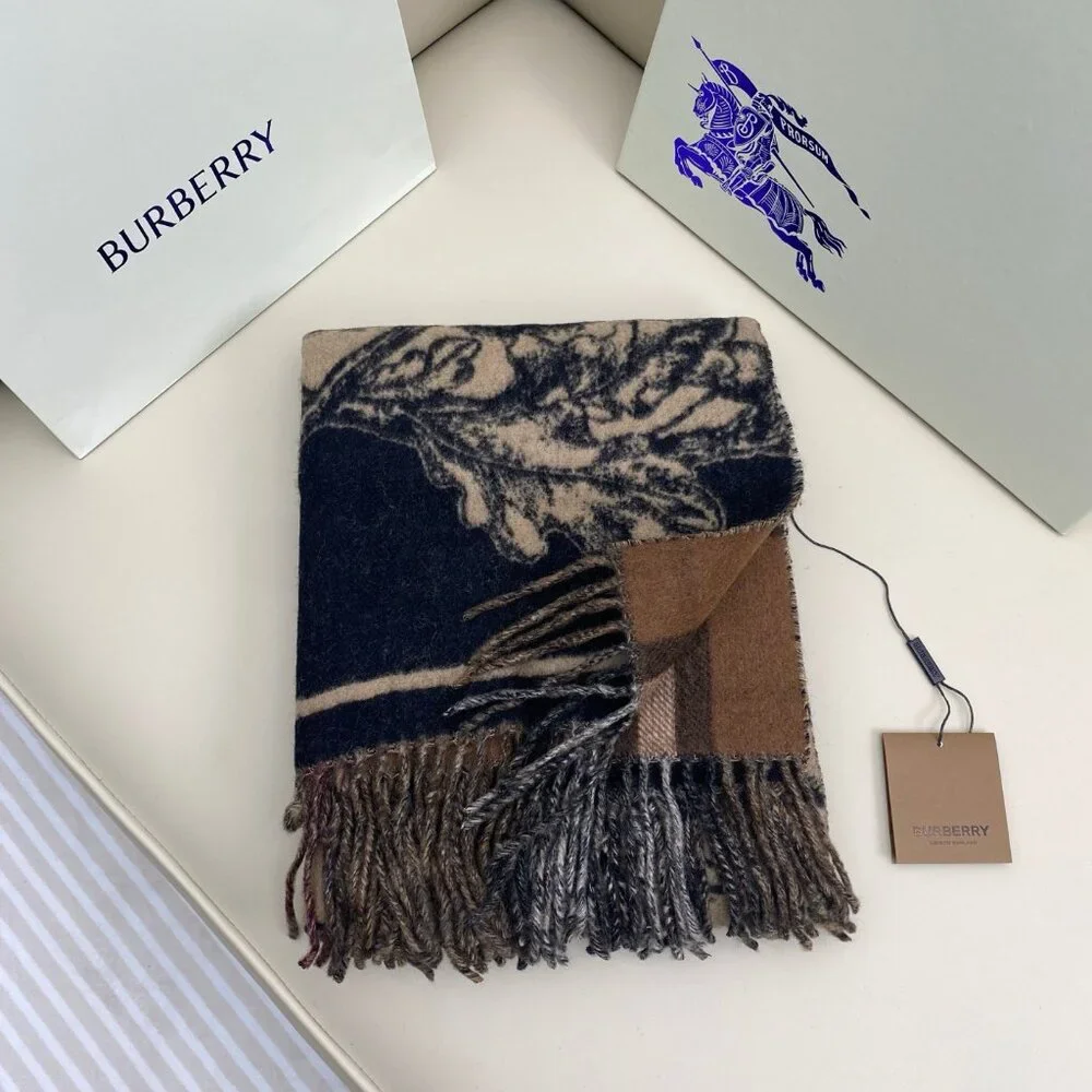 ✨Burberry scarf✨ - Picture 4 of 8